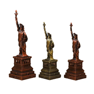 Figura coleccionable hecha a mano Estatua de la Libertad de resina para decoración de mesa