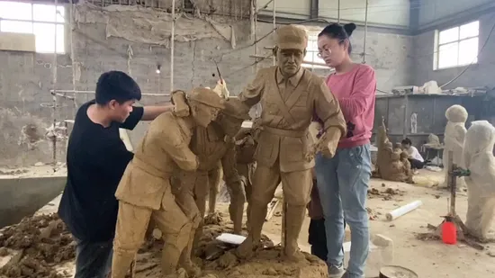 Personalizar la estatua de tamaño natural de los novios de resina de fibra de vidrio